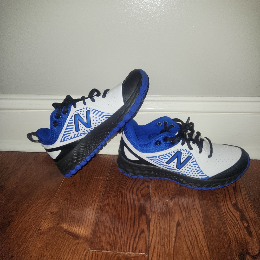 NEW Never Worn. New Balance Fresh Foam Turf Shoes youth size 5.